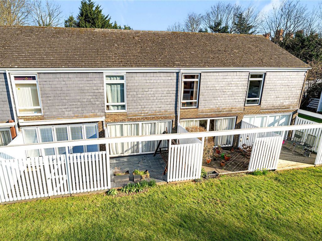 2 bed terraced house for sale in Edinburgh Gardens, Windsor SL4, £530,000