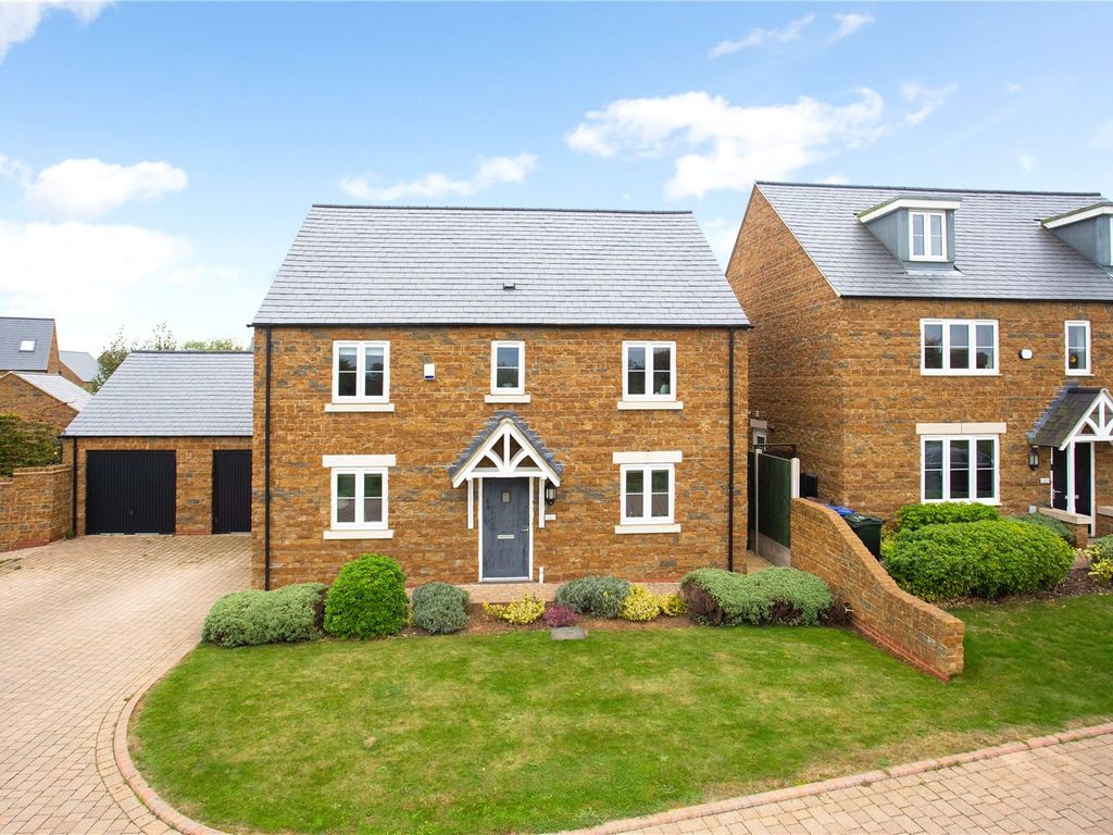 4 bed detached house for sale in The Robins, Adderbury OX17, £600,000