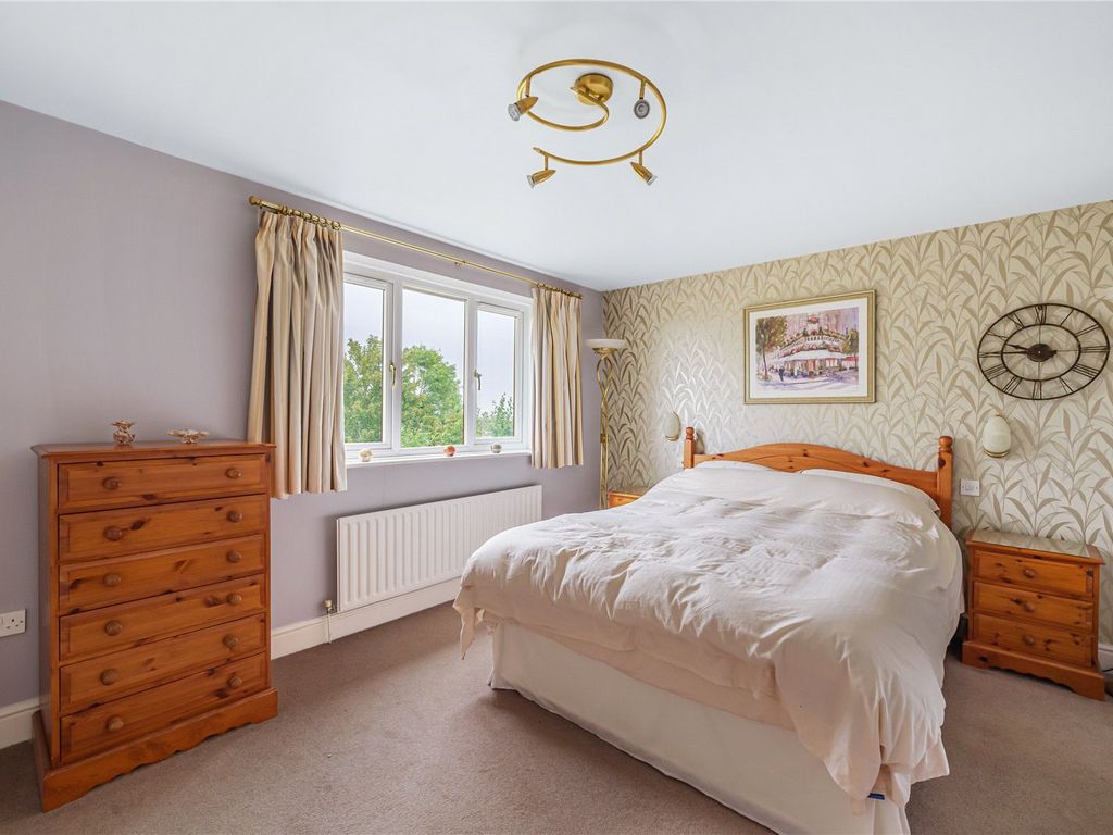 5 bed detached house for sale in Bradenstoke, Chippenham SN15, £499,950