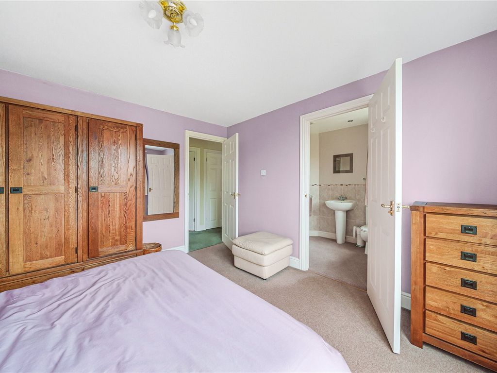 5 bed detached house for sale in Bradenstoke, Chippenham SN15, £499,950