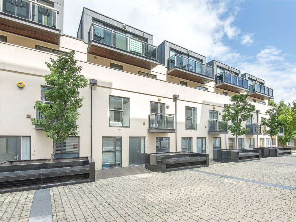 3 bed flat for sale in Old Post Office Walk, Surbiton KT6, £560,000