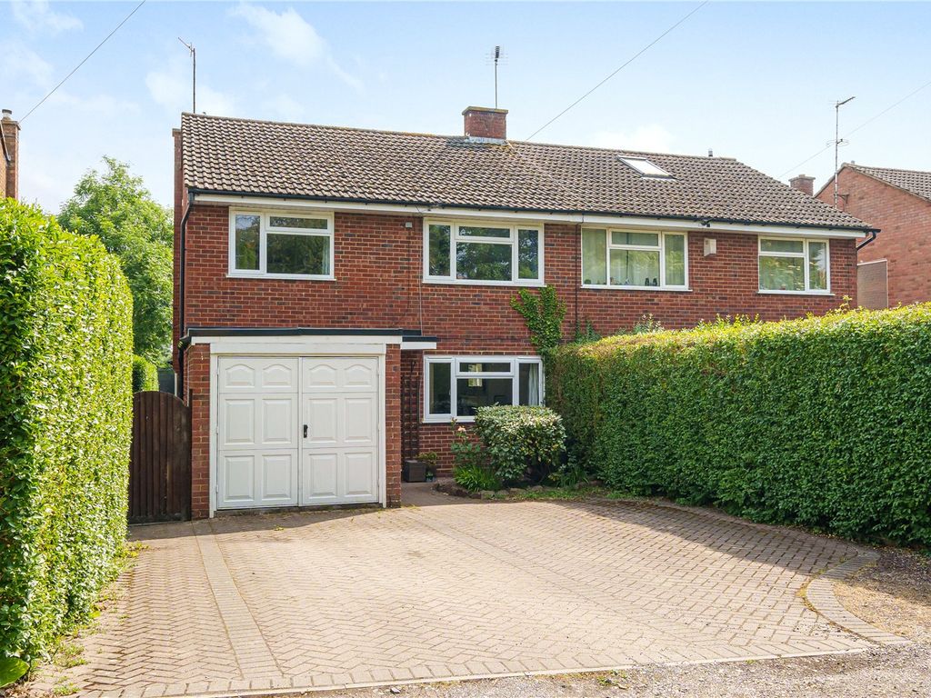 4 bed semi-detached house for sale in New Road, Aylesbury HP22, £549,950