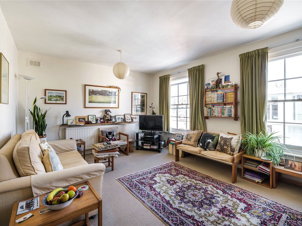 2 bed flat for sale in Barnsbury Terrace, London N1, £650,000