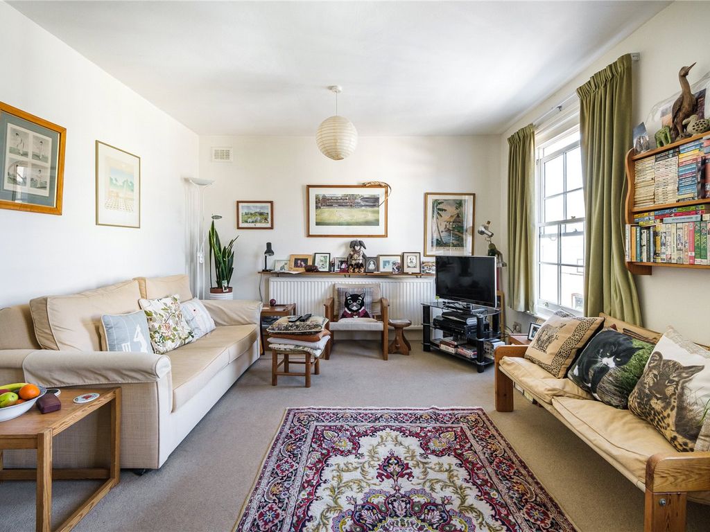 2 bed flat for sale in Barnsbury Terrace, London N1, £650,000