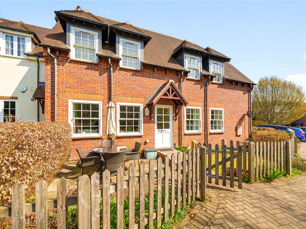 2 bed flat for sale in Watermeadow, Chesham HP5, £425,000