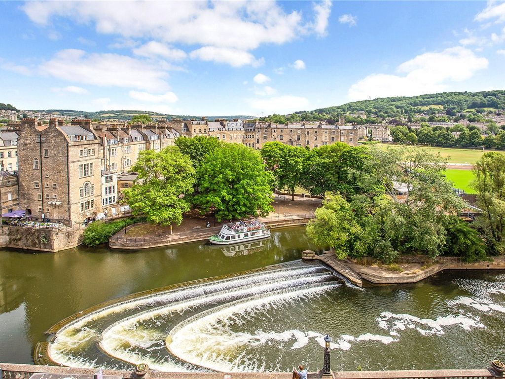 2 bed flat for sale in Grand Parade, Bath BA2, £450,000