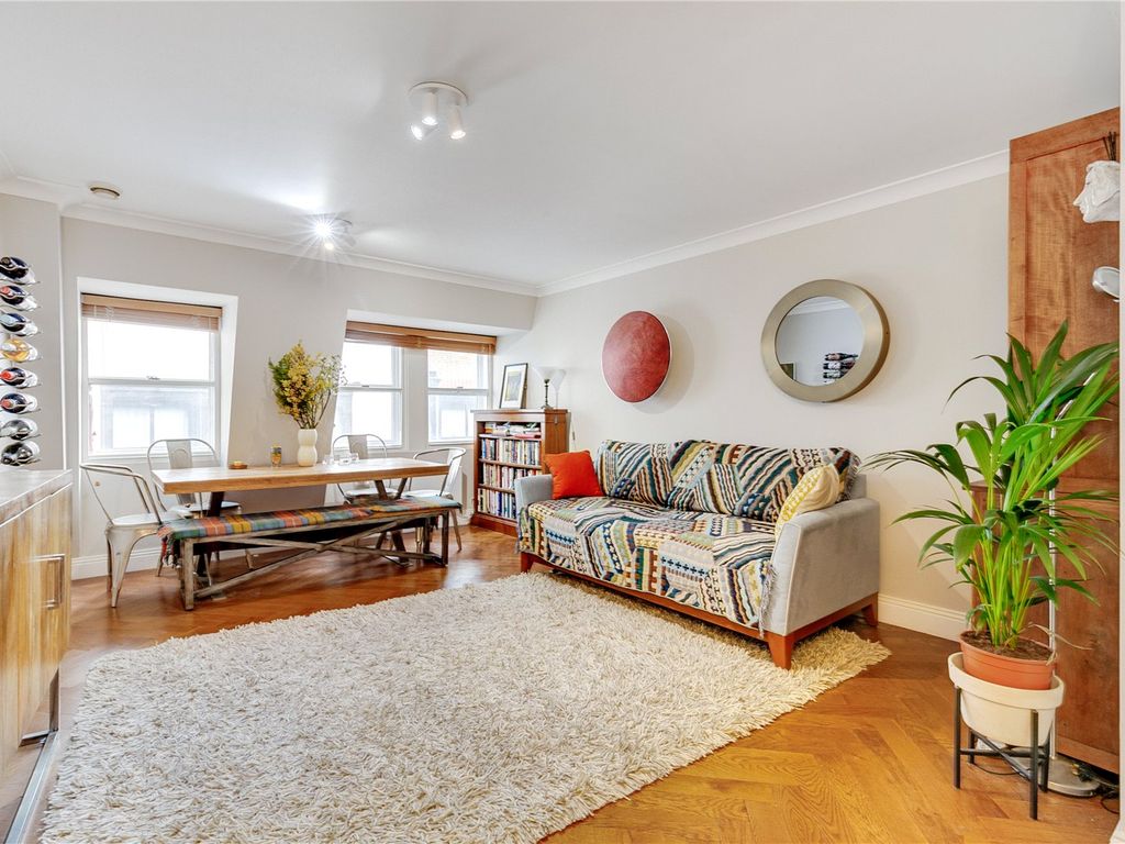 1 bed flat for sale in Botolph Alley, London EC3R, £625,000