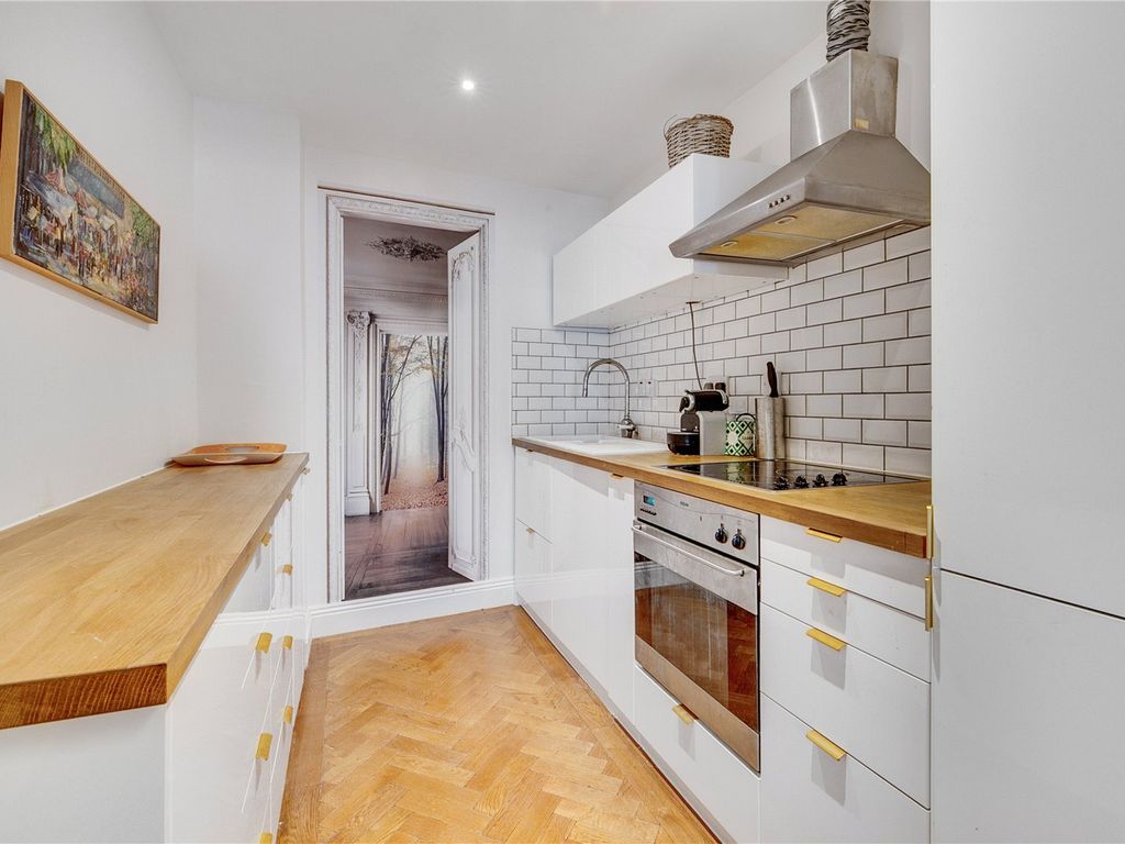 1 bed flat for sale in Botolph Alley, London EC3R, £625,000