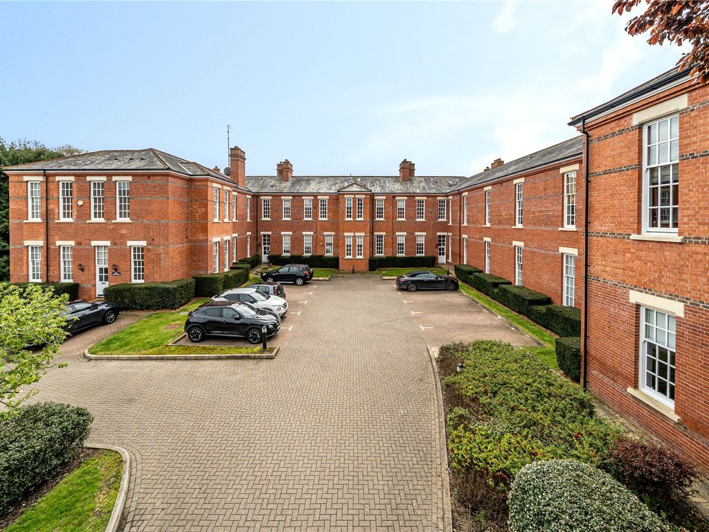2 bed flat for sale in Beningfield Drive, St. Albans AL2, £700,000