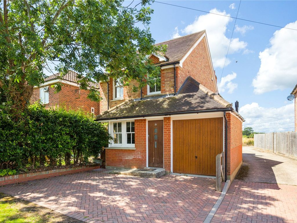 3 bed detached house for sale in Brimpton Road, Reading RG7, £500,000
