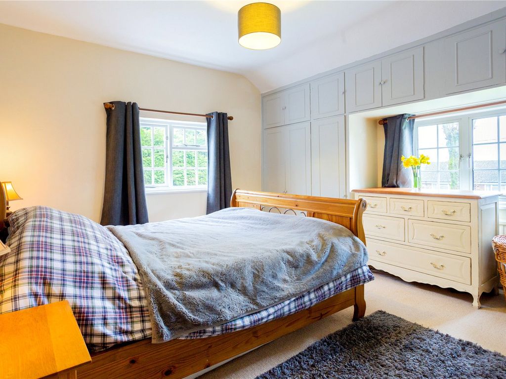 3 bed detached house for sale in Norris Lane, Newbury RG20, £675,000