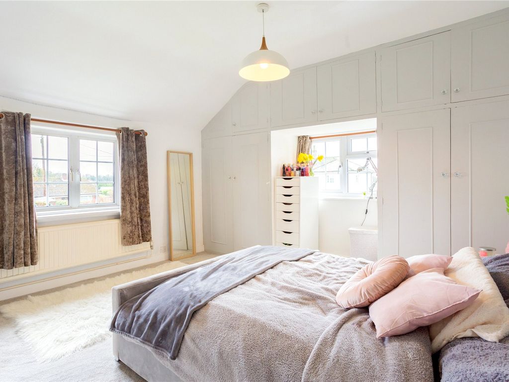 3 bed detached house for sale in Norris Lane, Newbury RG20, £675,000