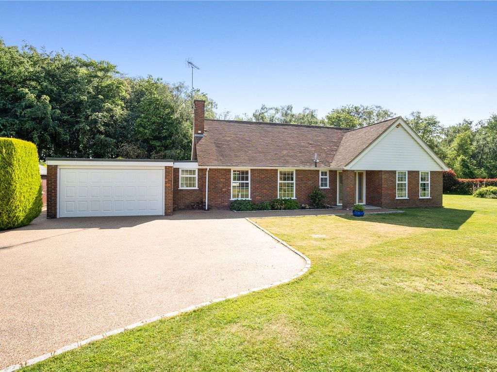 3 bed detached bungalow for sale in Long Wood Drive, Beaconsfield HP9, £1,595,000