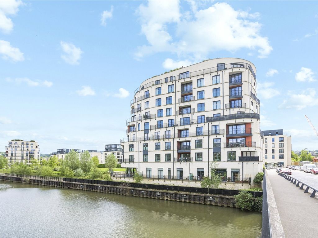2 bed flat for sale in Sovereign Point, Midland Road, Bath BA2, £600,000