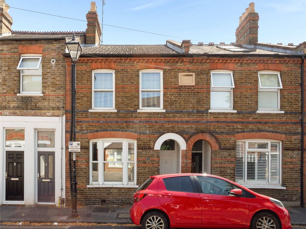 3 bed terraced house for sale in Alexandra Road, Windsor SL4, £635,000