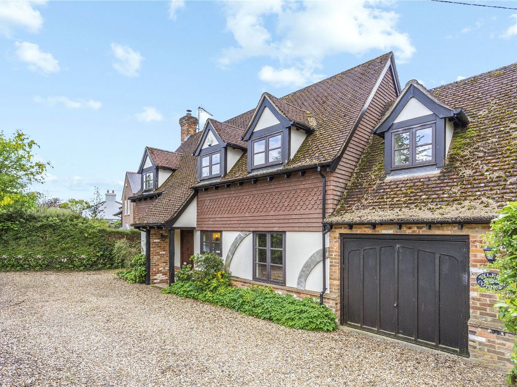 5 bed detached house for sale in Oxford Street, Great Missenden HP16, £895,000