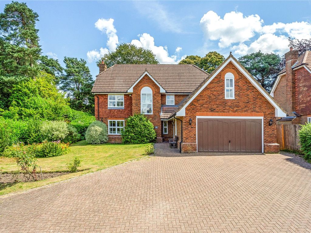 4 bed detached house for sale in Grove Road, Hindhead GU26, £1,195,000