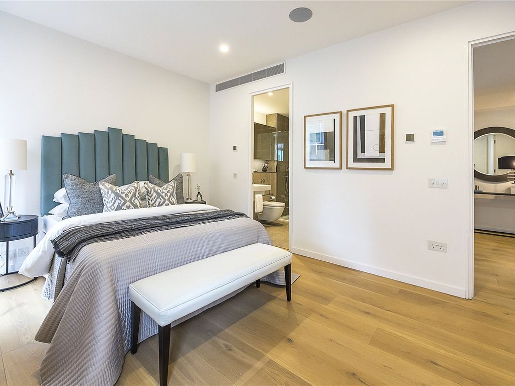 2 bed flat for sale in Blackfriars Road, London SE1, £1,850,000