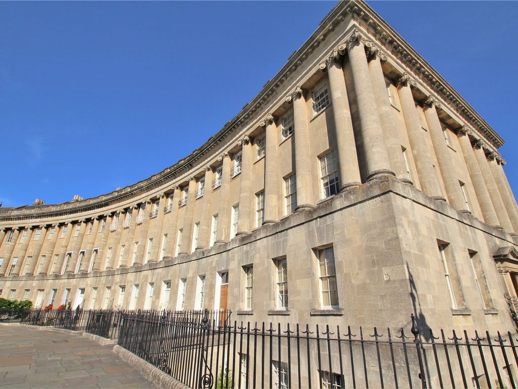 1 bed flat for sale in Royal Crescent, Bath BA1, £695,000