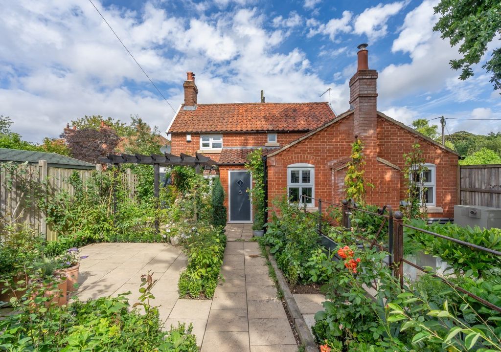 1 bed cottage for sale in The Green, Wacton, Norwich NR15, £300,000
