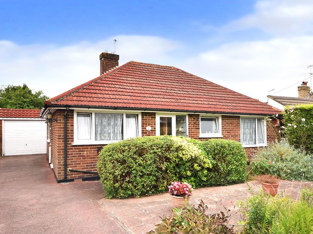 2 bed bungalow for sale in Horley, Surrey RH6, £450,000