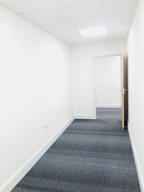 Office to let in King Street, Hammersmith W6, £5,100 pa