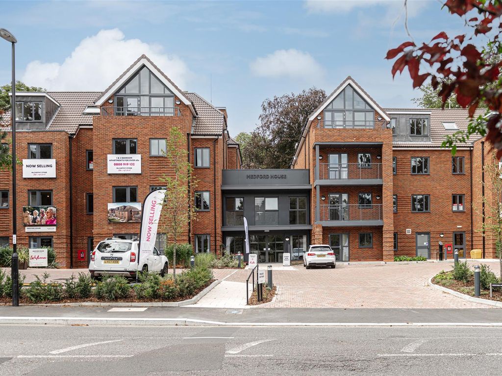 2 bed flat for sale in Woodcote Valley Road, Purley CR8, £525,000