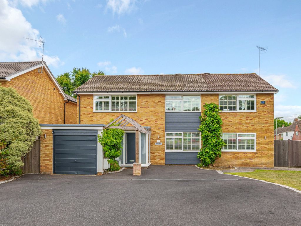 4 bed detached house for sale in Northdowns, Cranleigh GU6, £825,000