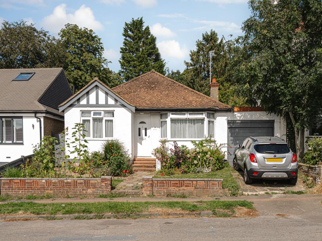 2 bed detached bungalow for sale in Rosebery Road, Epsom KT18, £520,000