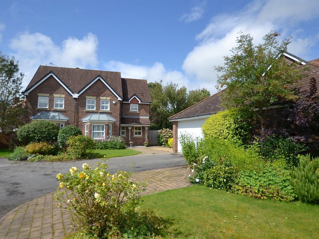 4 bed detached house for sale in Needham Drive, Holmes Chapel, Crewe CW4, £595,000