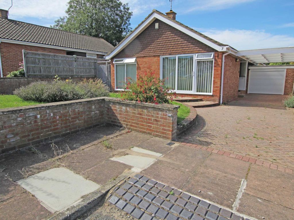 3 bed detached bungalow for sale in Claxton Close, Eastbourne BN21, £375,000