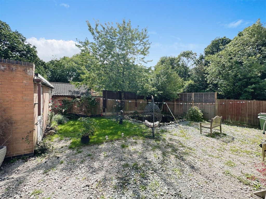 4 bed semi-detached house for sale in Dunstall Avenue, Leicester LE3, £350,000