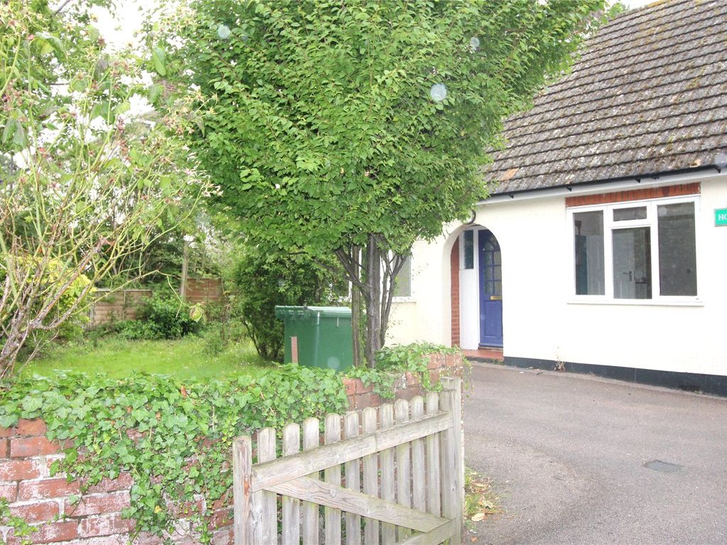 2 bed bungalow for sale in Braintree Road, Felsted CM6, £450,000
