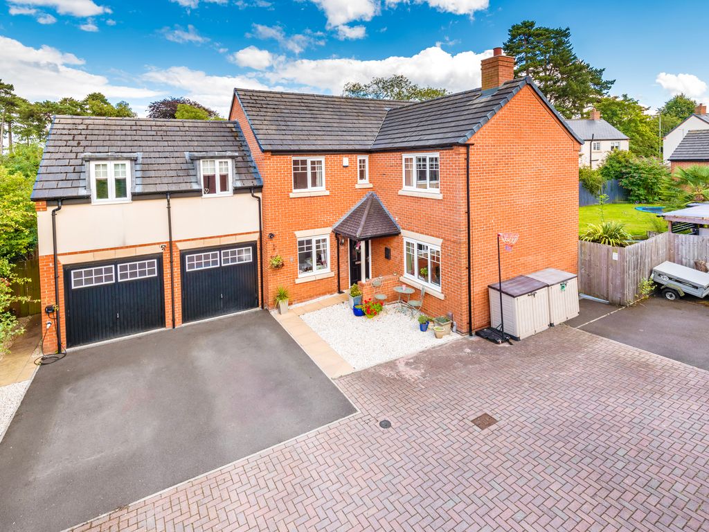 5 bed detached house for sale in Cowslip Acres, Newport TF10, £500,000
