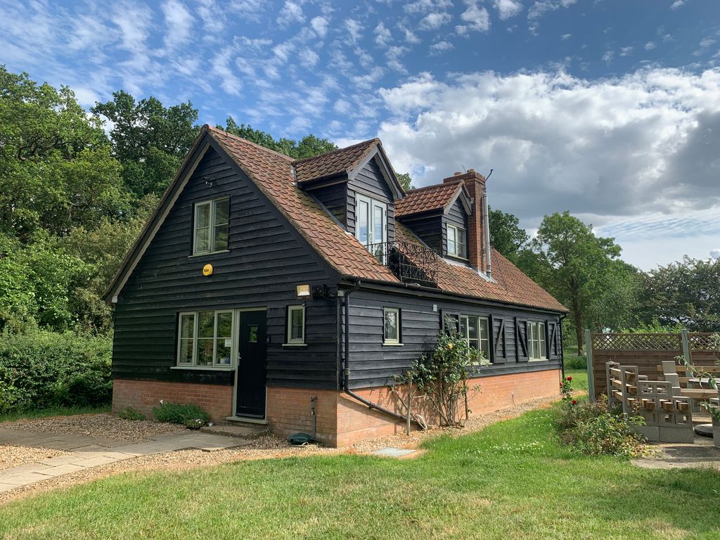 2 bed farmhouse for sale in Suffolk, Whepstead IP29, £445,000