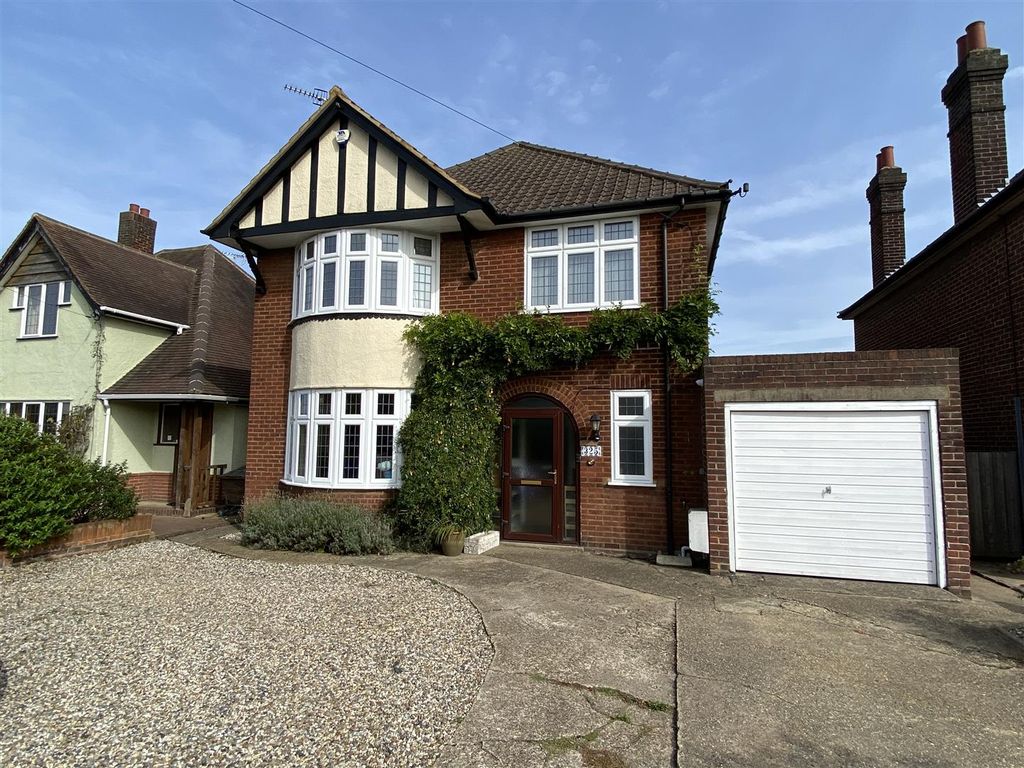 4 bed detached house for sale in Colchester Road, Ipswich IP4, £500,000