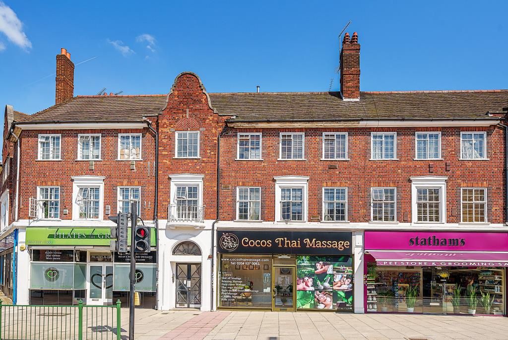 4 bed flat for sale in Market Place, Hampstead Garden Suburb NW11, £520,000