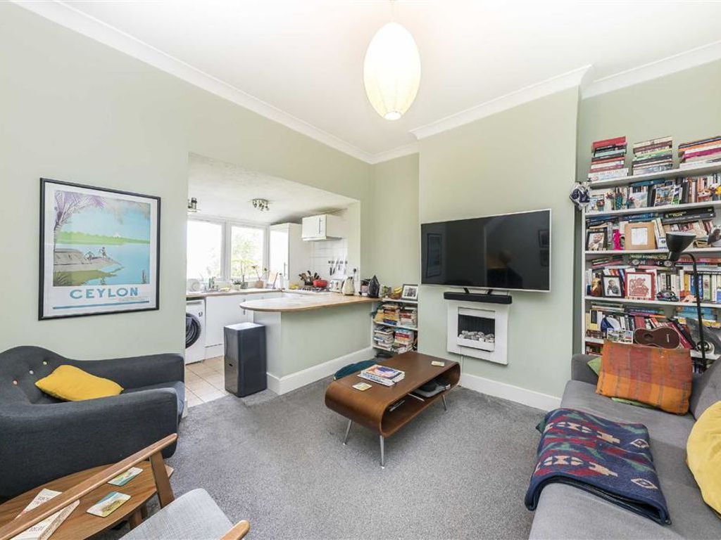 1 bed flat for sale in Kitto Road, London SE14, £350,000