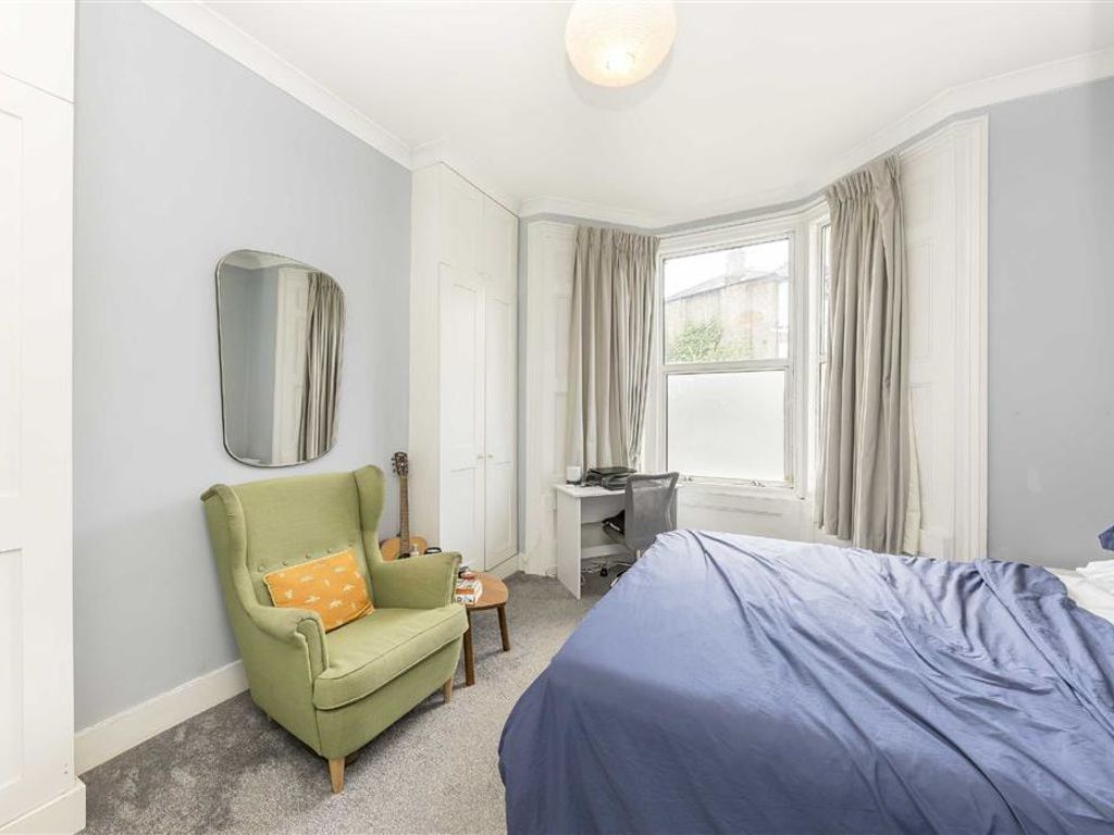 1 bed flat for sale in Kitto Road, London SE14, £350,000