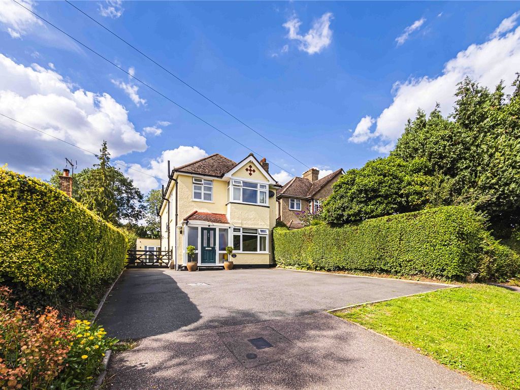 5 bed detached house for sale in Toms Lane, Kings Langley, Hertfordshire WD4, £800,000