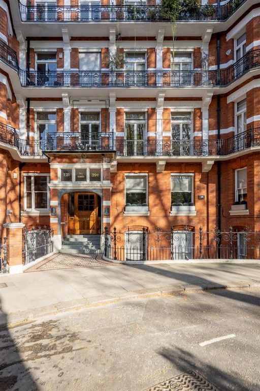3 bed flat to rent in Barkston Gardens, London SW5, £4,996 pcm