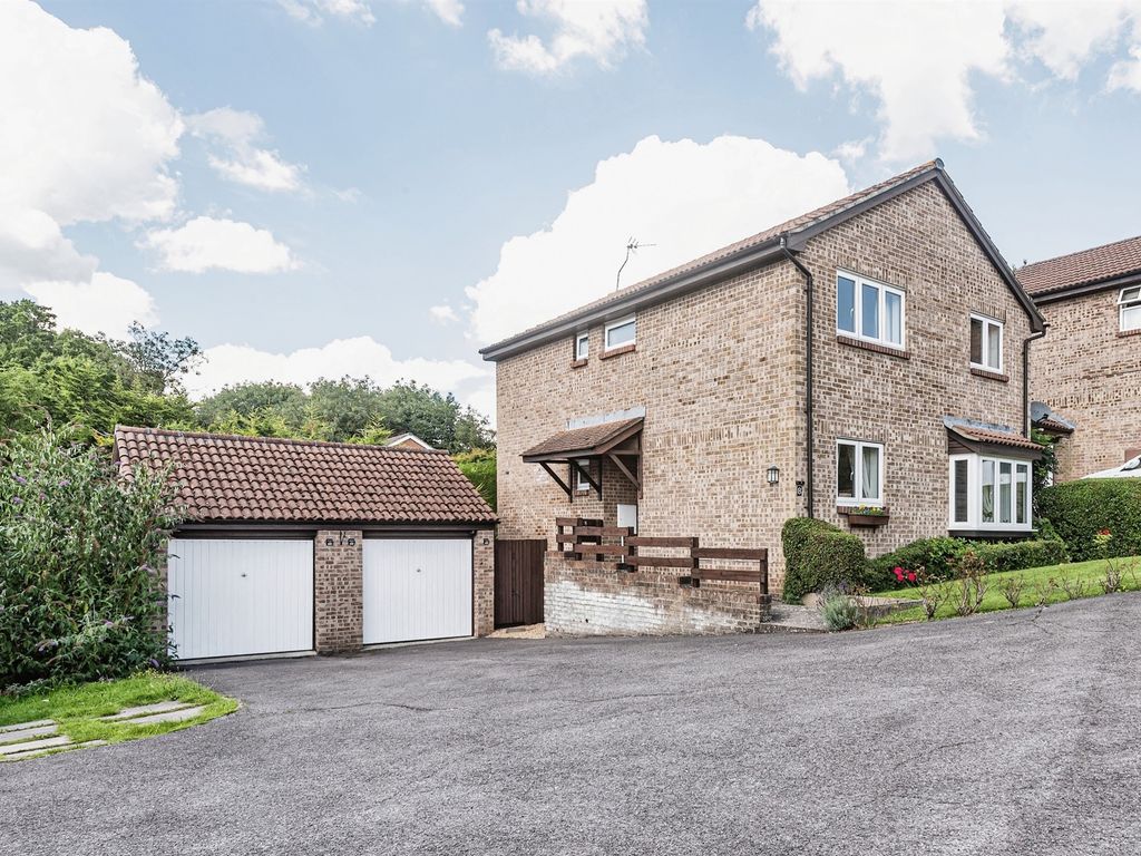 4 bed detached house for sale in Treeton Close, Lower Earley, Reading RG6, £625,000