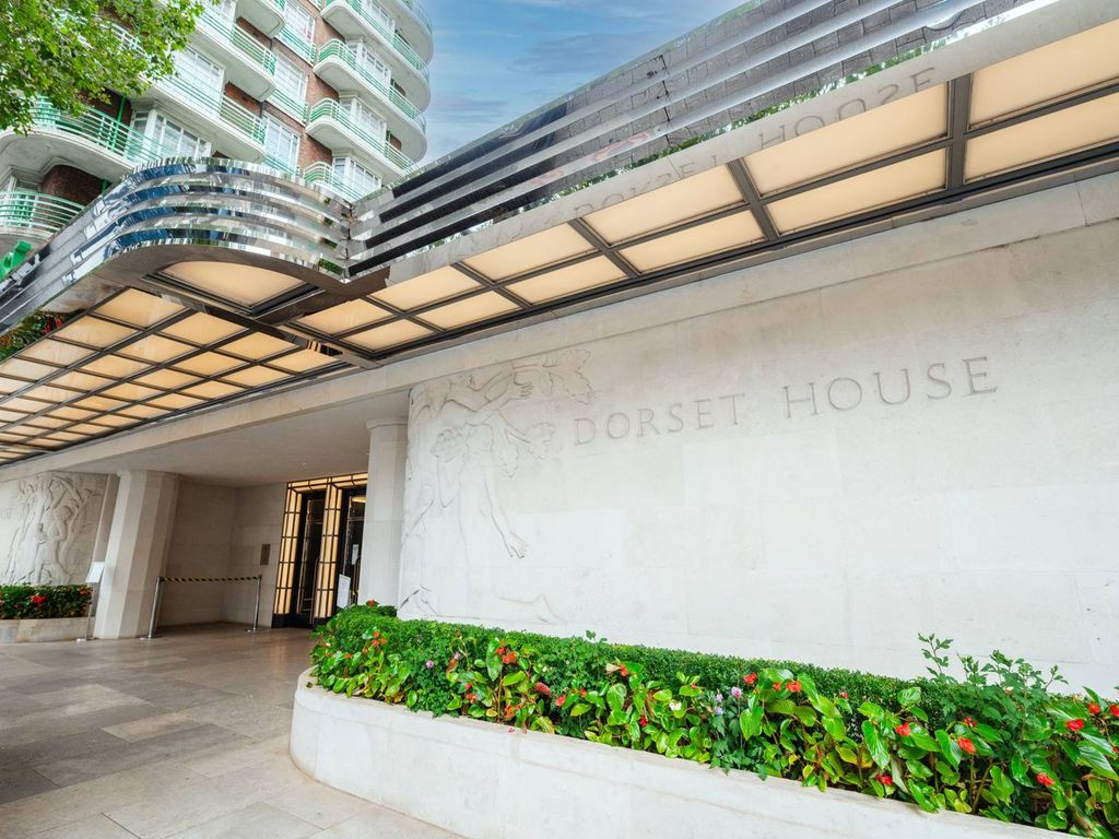2 bed flat for sale in Gloucester Place, Baker Street, London NW1, £1,100,000