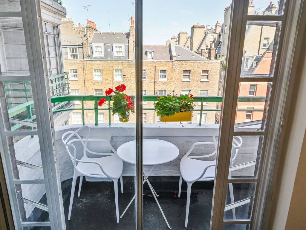 2 bed flat for sale in Gloucester Place, Baker Street, London NW1, £1,100,000