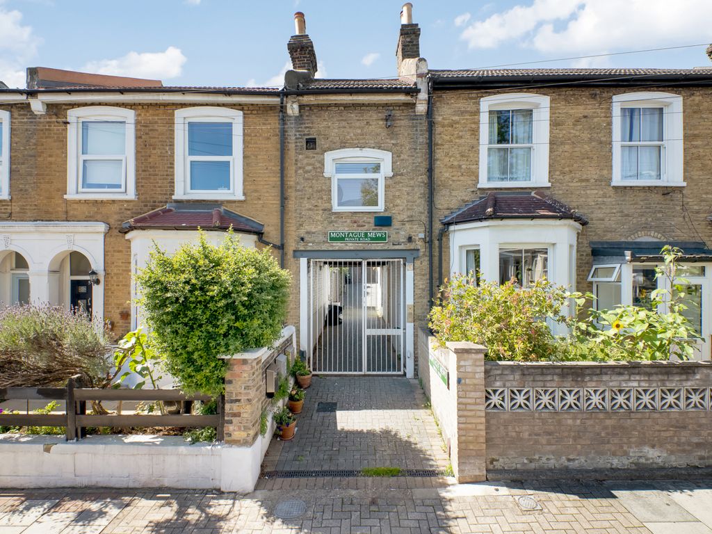 2 bed mews house for sale in Montague Mews, Penge SE20, £500,000