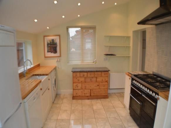 3 bed semi-detached house to rent in Preston, Lancashire PR2, £1,000 pcm