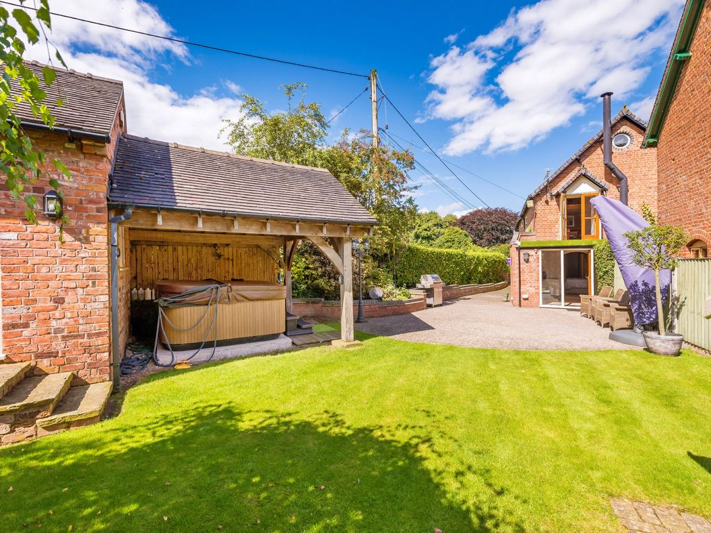 3 bed barn conversion for sale in Checkley Lane, Checkley, Nantwich CW5, £475,000