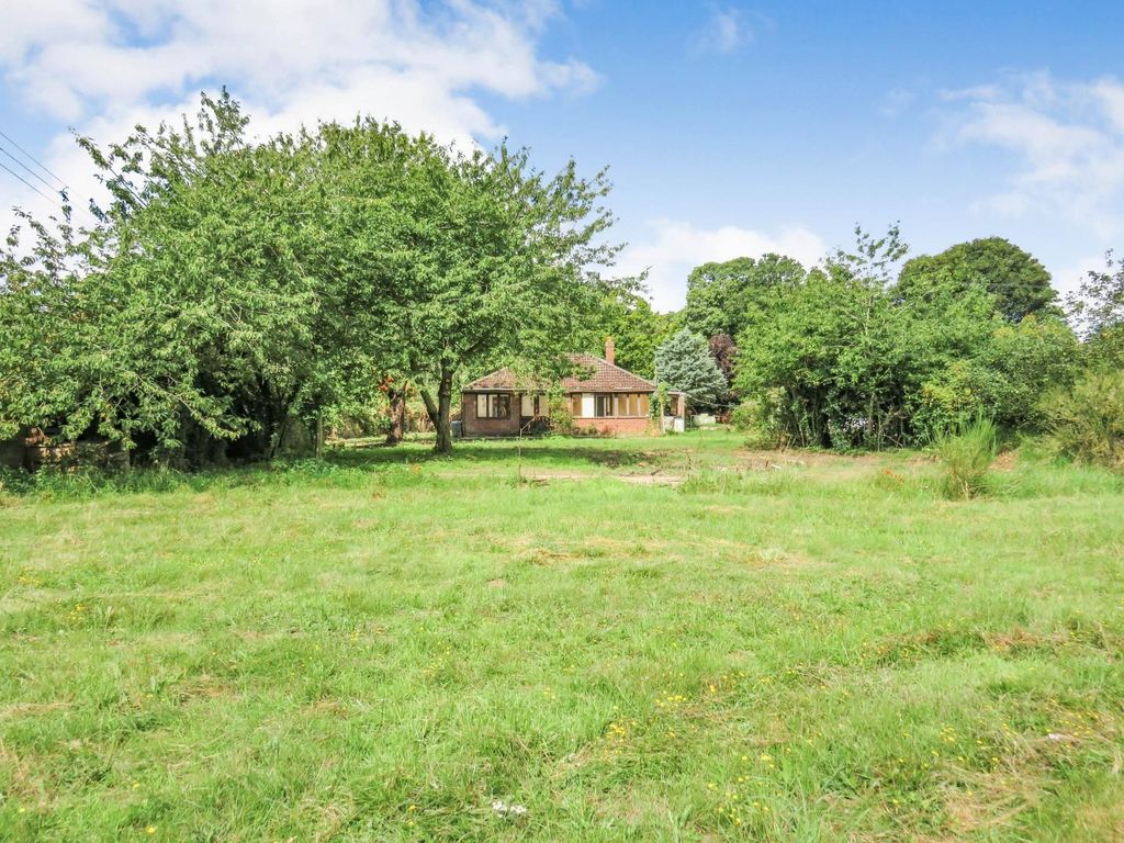 3 bed detached bungalow for sale in West Tofts, Thetford IP26, £550,000