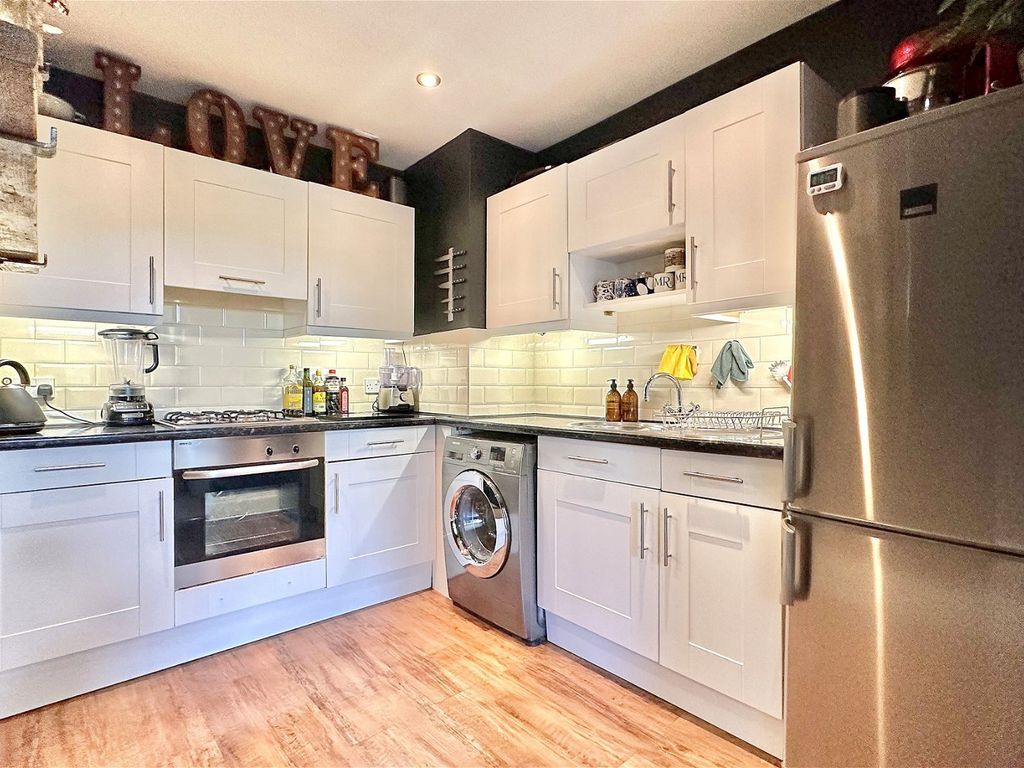2 bed flat for sale in Grosvenor Place, Larkhall, Bath BA1, £375,000