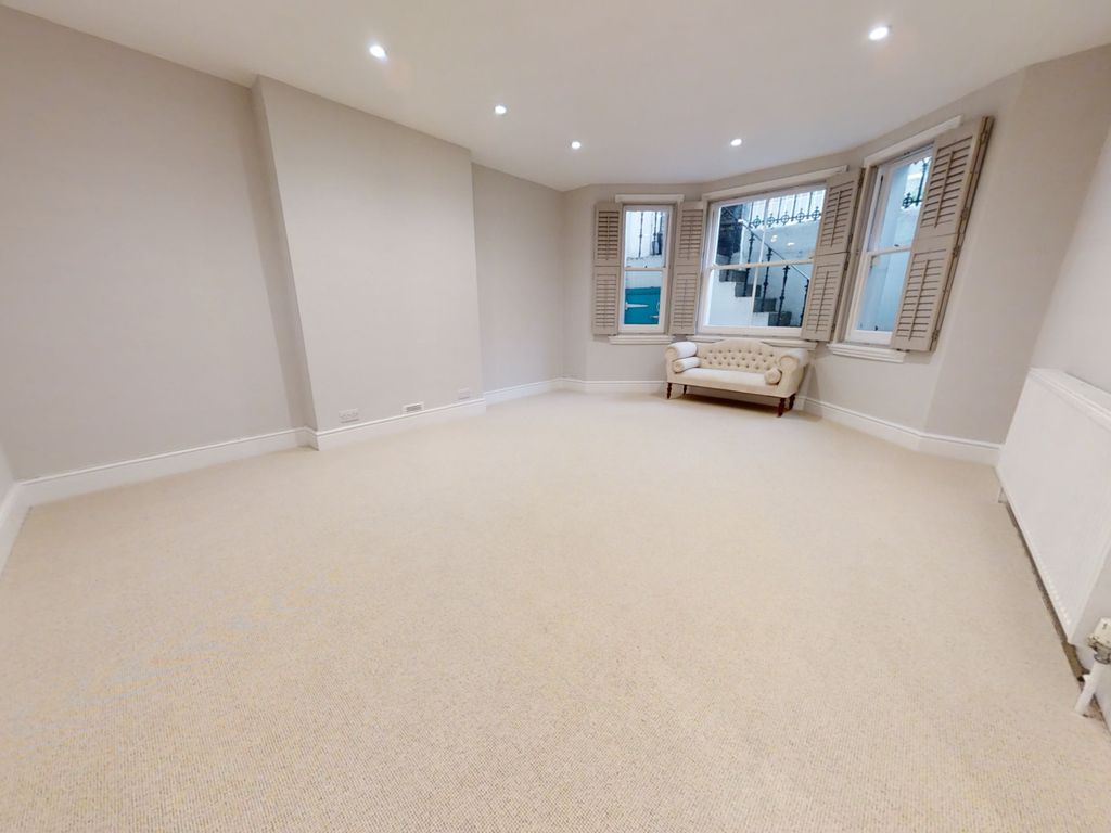 2 bed flat to rent in Tisbury Road, Hove BN3, £1,695 pcm